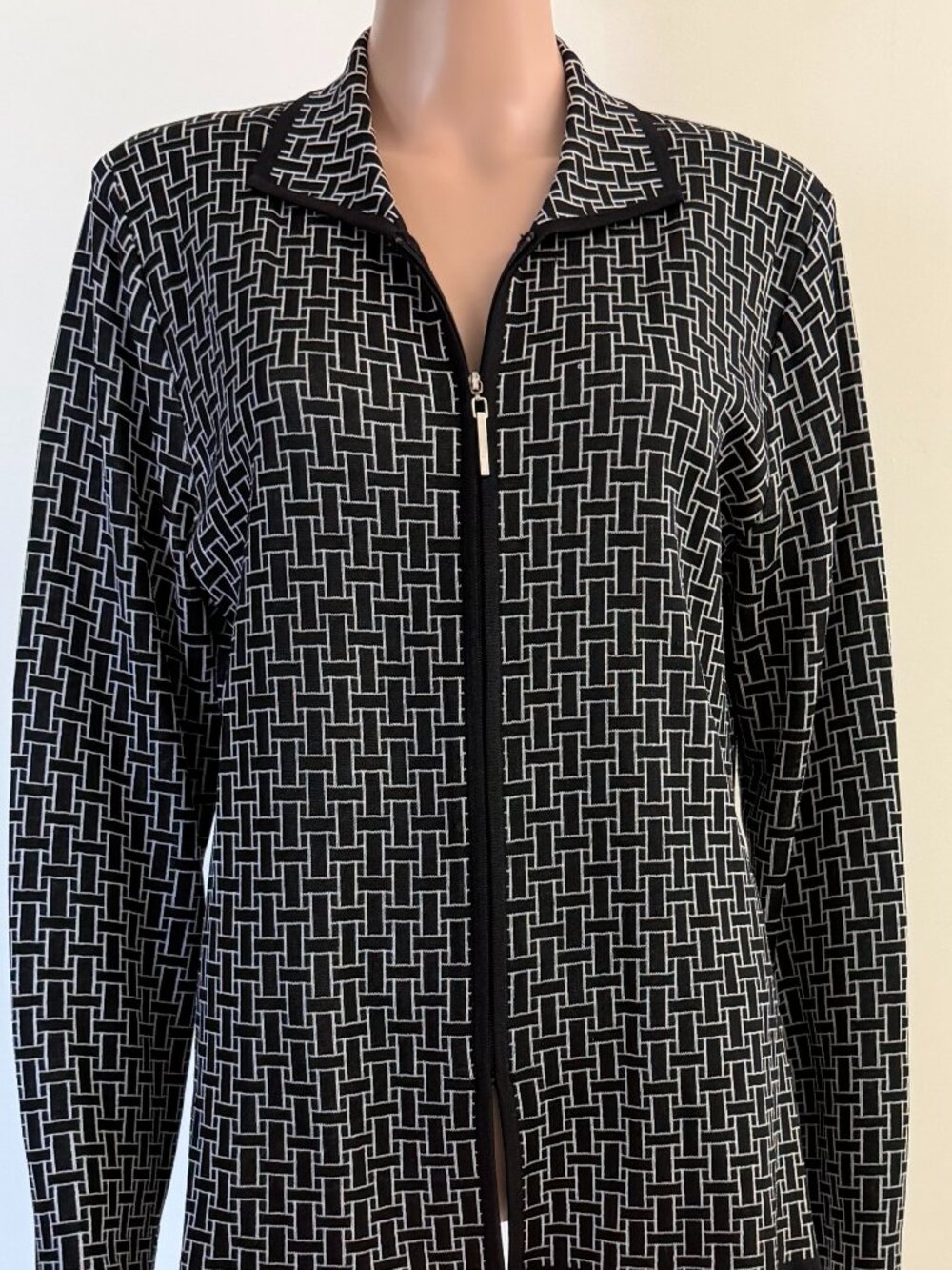Exclusively Misook Black White Geometric Zip Up Jacket Cardigan Size Large